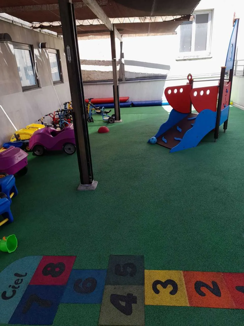 Activité avec les enfants du multi-accueil
